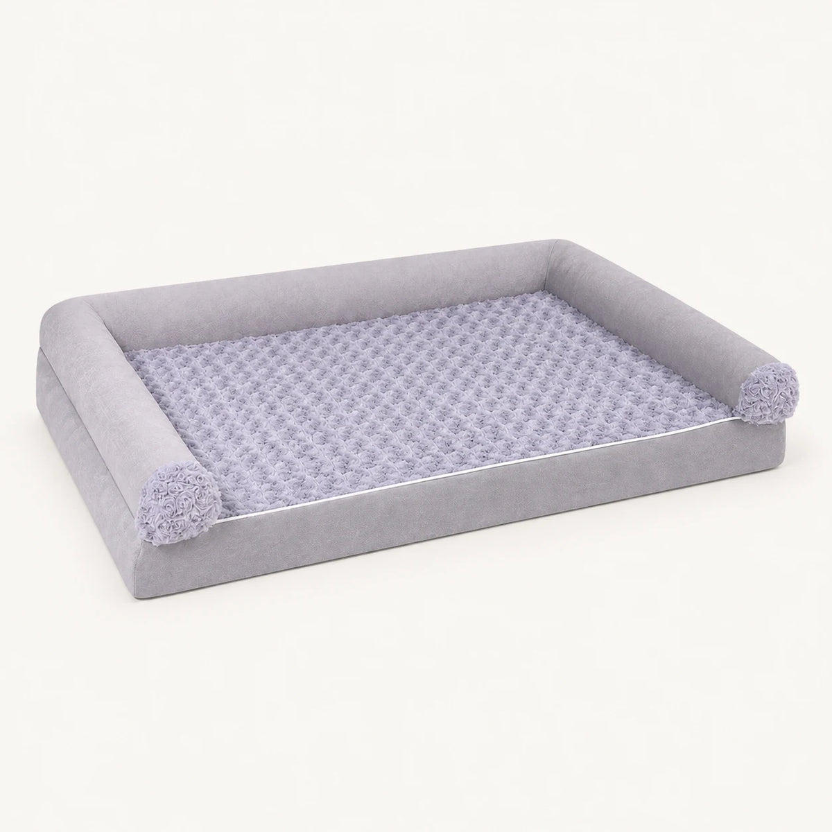 Panier carré mousse gris clair pour chien, vue studio | KALMO
