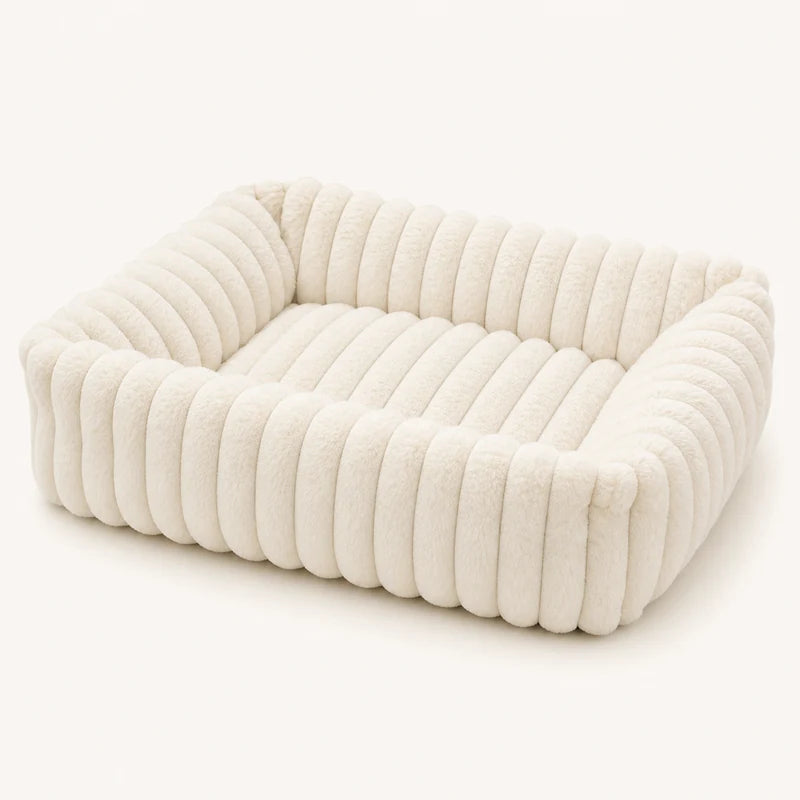 Panier carré velours blanc rayé pour chien, vue studio | KALMO