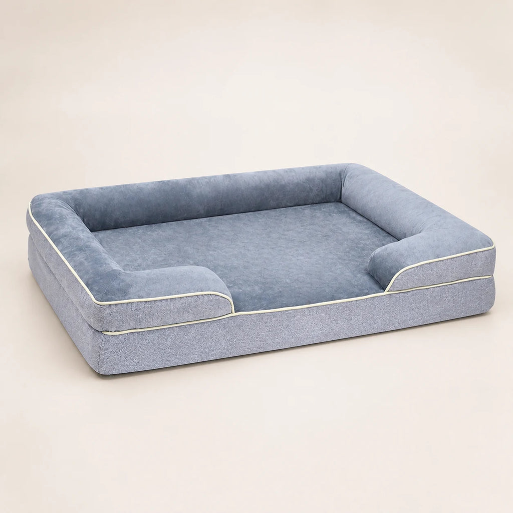 Panier mémoire de forme gris clair pour chien, vue studio | KALMO
