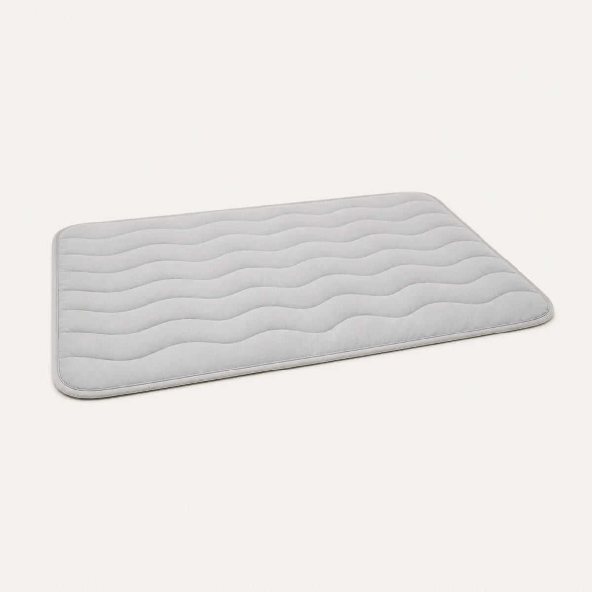 Tapis rafraîchissant gris pour chien en polyester respirant, vue studio | KALMO
