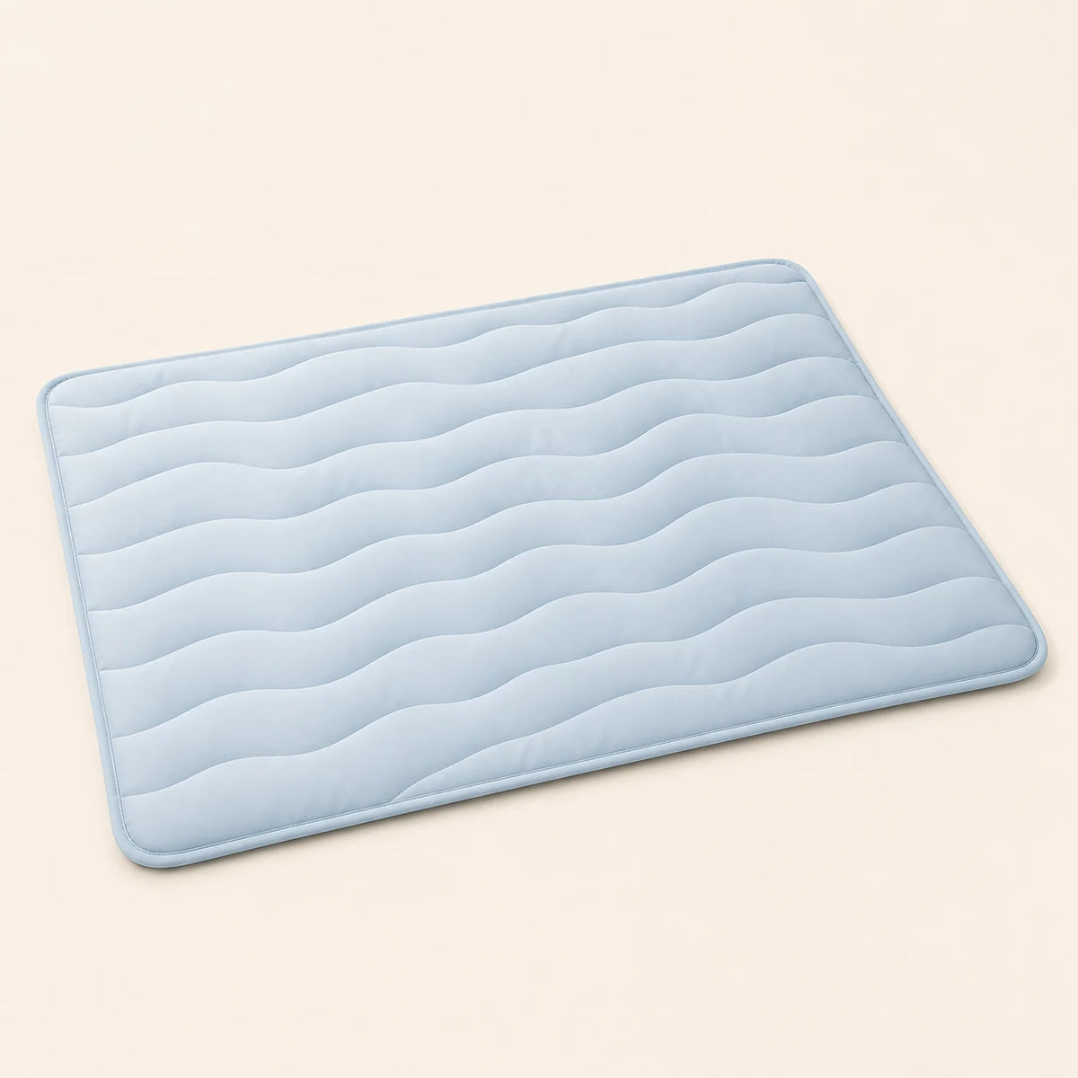 Tapis rafraîchissant bleu pour chien en polyester respirant, vue studio | KALMO