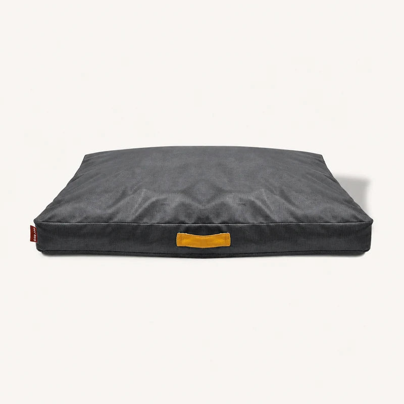 Tapis Oxford imperméable gris foncé pour chien, vue studio | KALMO