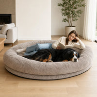 Bouvier Bernois couché sur un lit géant pour grand chien | KALMO