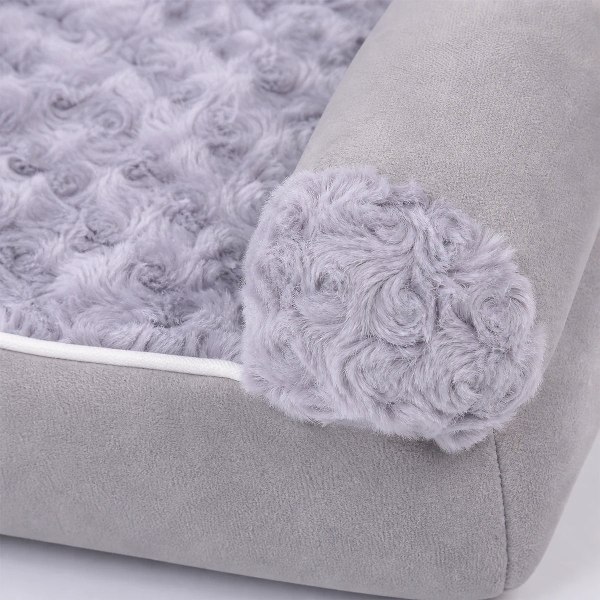 Détail de la fourrure bouclée du panier chien mousse gris | KALMO