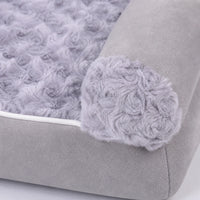 Détail de la fourrure bouclée du panier chien mousse gris | KALMO