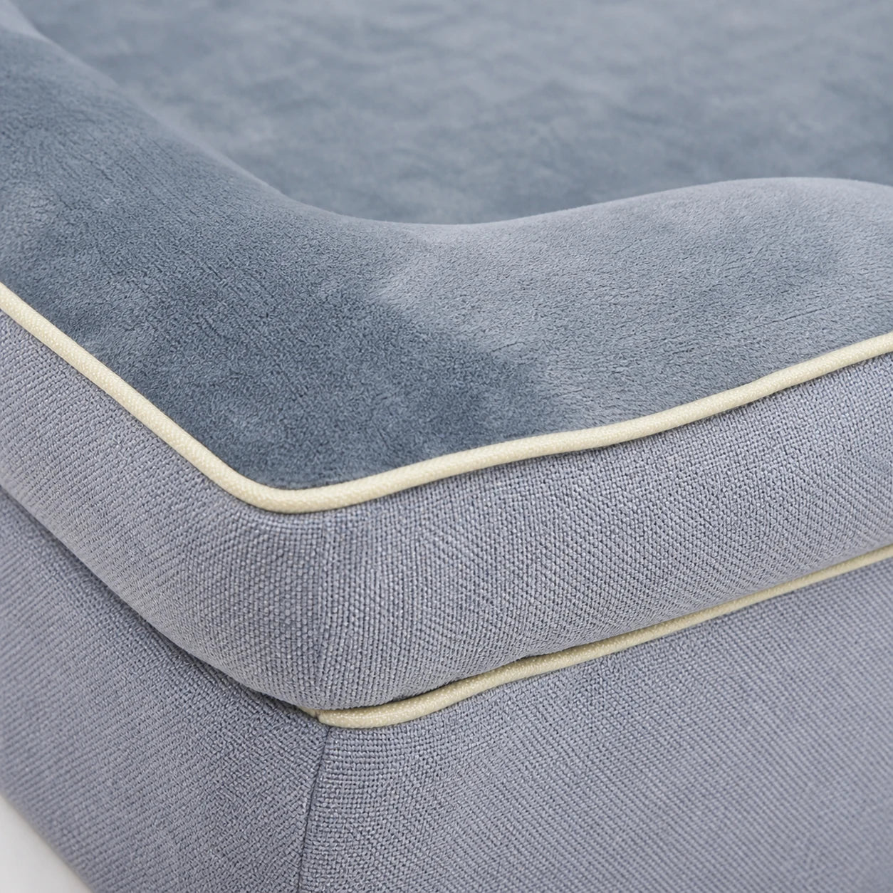 Détail du tissu polyester du panier mémoire de forme chien | KALMO