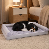 Cavalier King Charles dans un panier carré mousse gris clair | KALMO
