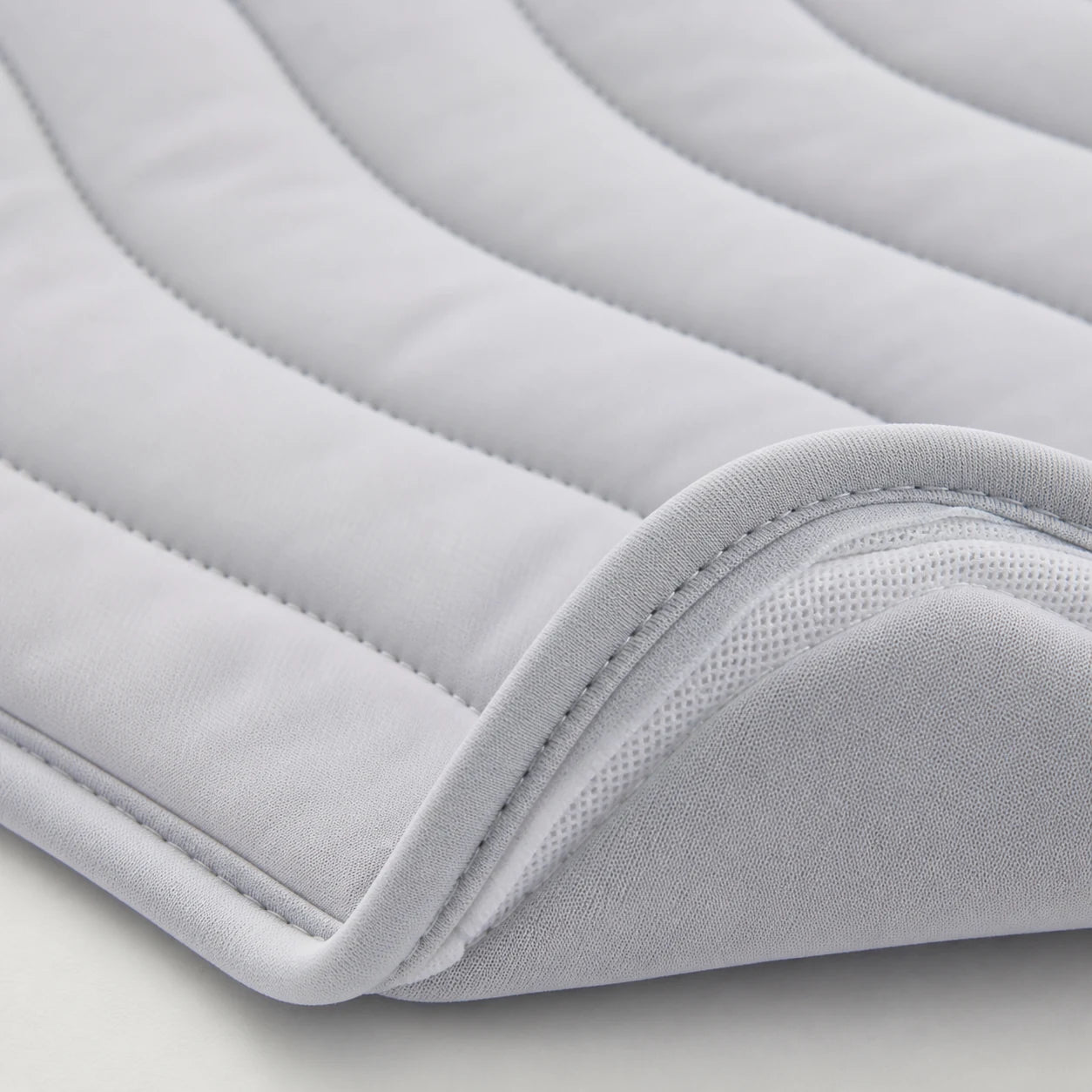 Détail du tissu respirant du tapis rafraîchissant chien | KALMO