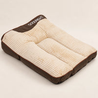 Lit orthopédique pour chien brun foncé GOODNIGHT sur fond beige, intérieur en velours côtelé crème