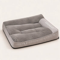 Lit orthopédique pour chien gris GOODNIGHT, vue studio avec rebords surélevés